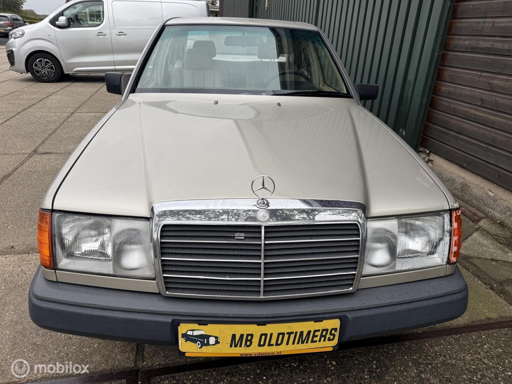 Mercedes-Benz W124 300 D Automaat ABS Airco, Auto's, Automaat, Mercedes-Benz, Diesel, Sedan
