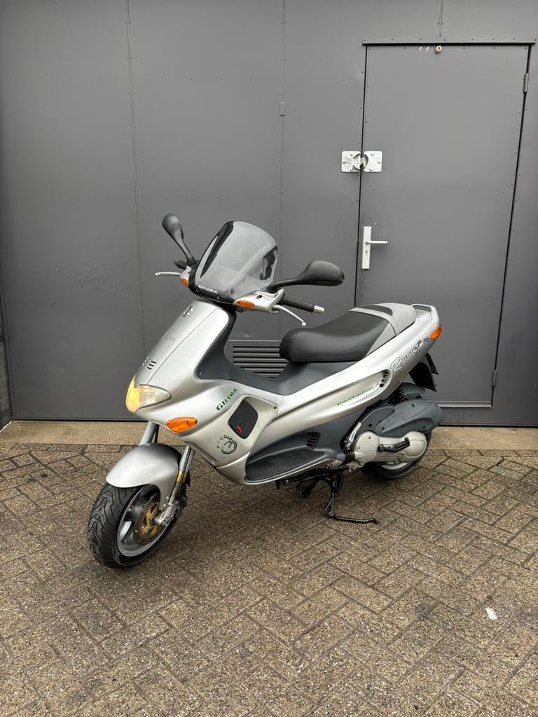 Gilera runner 125cc FX A1 TOPSTAAT ORIGINEEL, Fietsen en Brommers, Scooters | Piaggio, Ophalen of Verzenden, Zo goed als nieuw