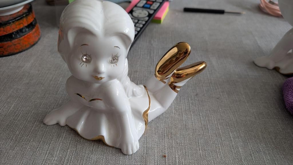 Bastiani beeldje: Sierlijk meisje met gouden details, Ophalen of Verzenden, Zo goed als nieuw, Mens