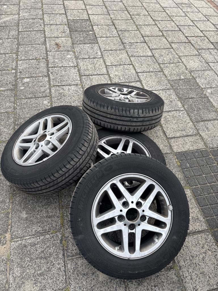 Bmw e46 Set velgen met Michelin banden 195/65/r15, Auto-onderdelen, Banden en Velgen, Banden en Velgen, Zomerbanden, Gebruikt