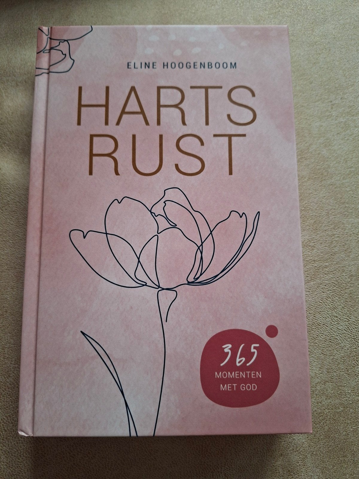 Eline Hoogenboom - Hartsrust, Boeken, Ophalen of Verzenden, Zo goed als nieuw, Eline Hoogenboom