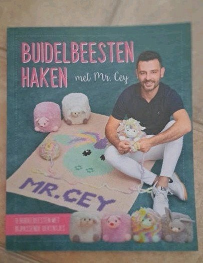 Mr. Cey Buidelbeesten Haken - 9 knuffels met dekentjes, Boeken, Breien en Haken, Ophalen of Verzenden, Zo goed als nieuw, Mr. Cey
