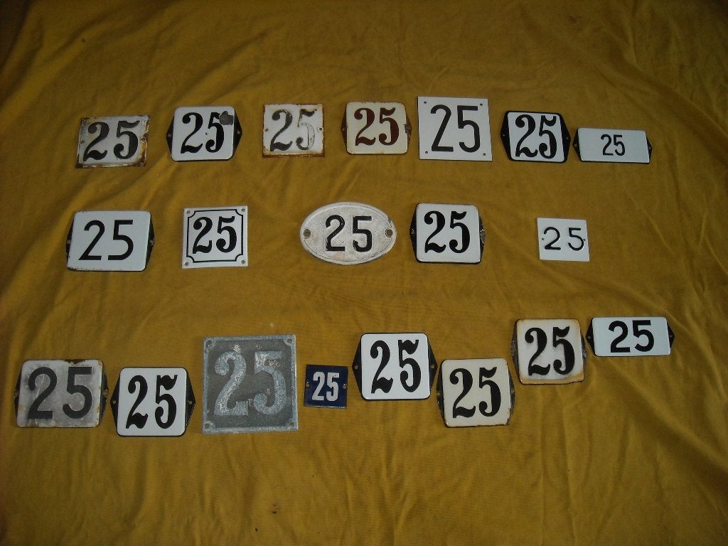 oud emaille huisnummer 25 ook 26 27 28 29 30 31 32 33 34 35, Ophalen of Verzenden