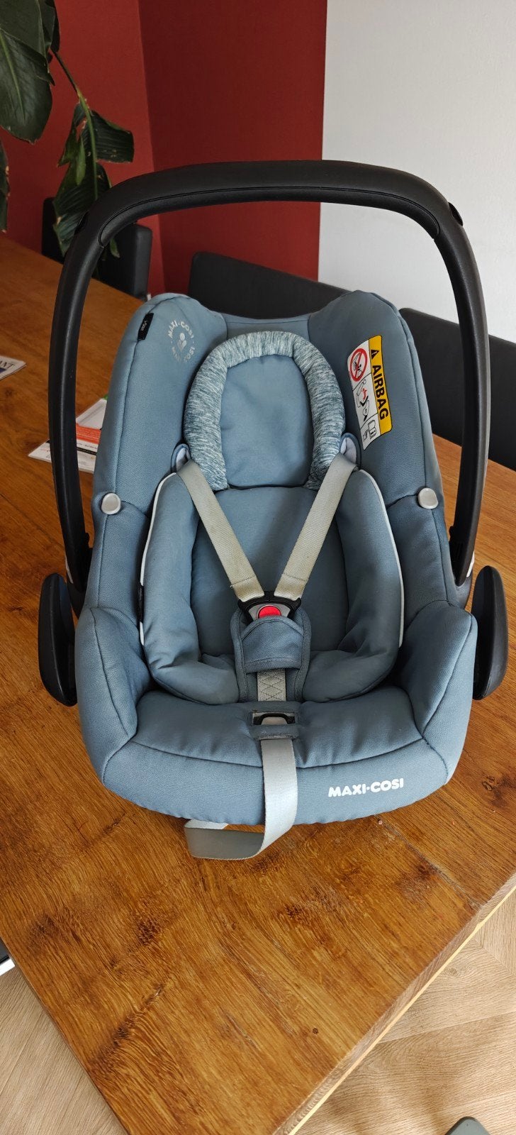 Maxi Cosi i-Size Rock Lichtblauw met Verkleinkussen, Ophalen, Autogordel of Isofix, Zo goed als nieuw, 0 t/m 13 kg