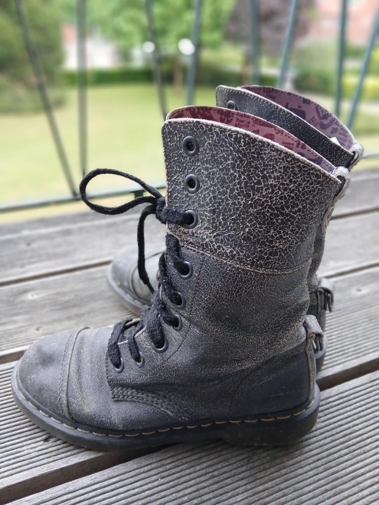 Grijze Dr. Martens - Maat 41 - Gedragen, Kleding | Dames, Lage of Enkellaarzen, Ophalen of Verzenden, Dr. Martens, Grijs