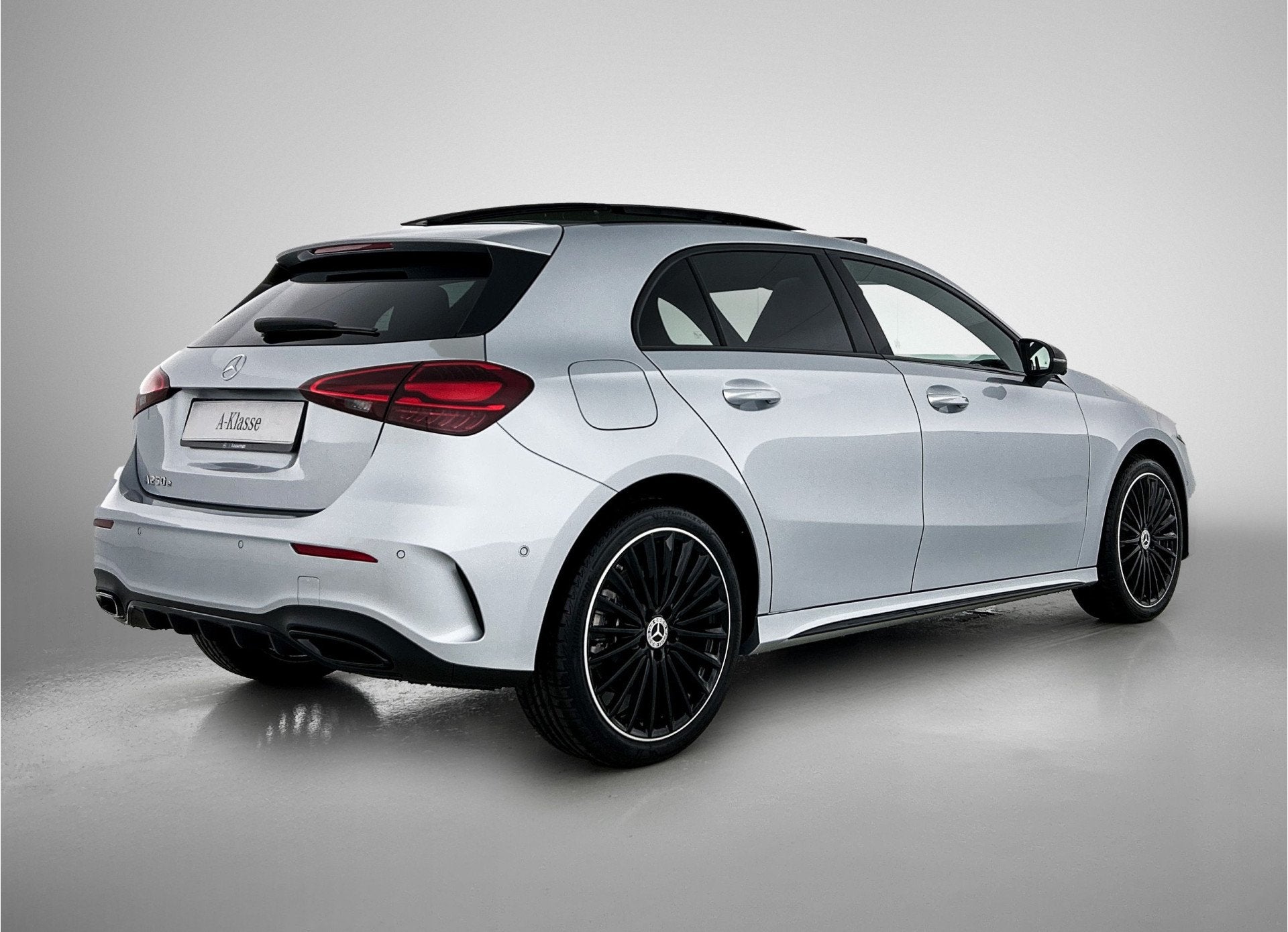Mercedes-Benz A-Klasse 250 e Business Solution AMG | AMG Lin, 12 maanden, 4 cilinders, 15 kWh, Hybride Elektrisch/Benzine