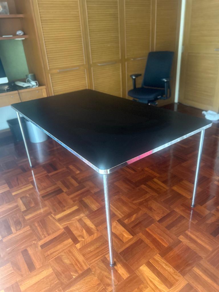 Gispen tafel (zwart blad met chromen poten), Ophalen, Gebruikt, Design, 50 tot 100 cm