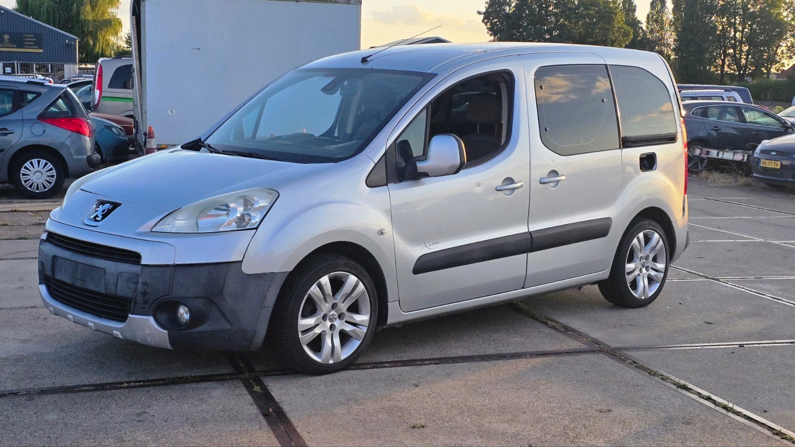 Peugeot Partner 2011 1.6 HDI 66KW 5 PRSN / airco / nap / sch, Auto's, Peugeot, Euro 5, 1599 cc, 4 cilinders, Particulier