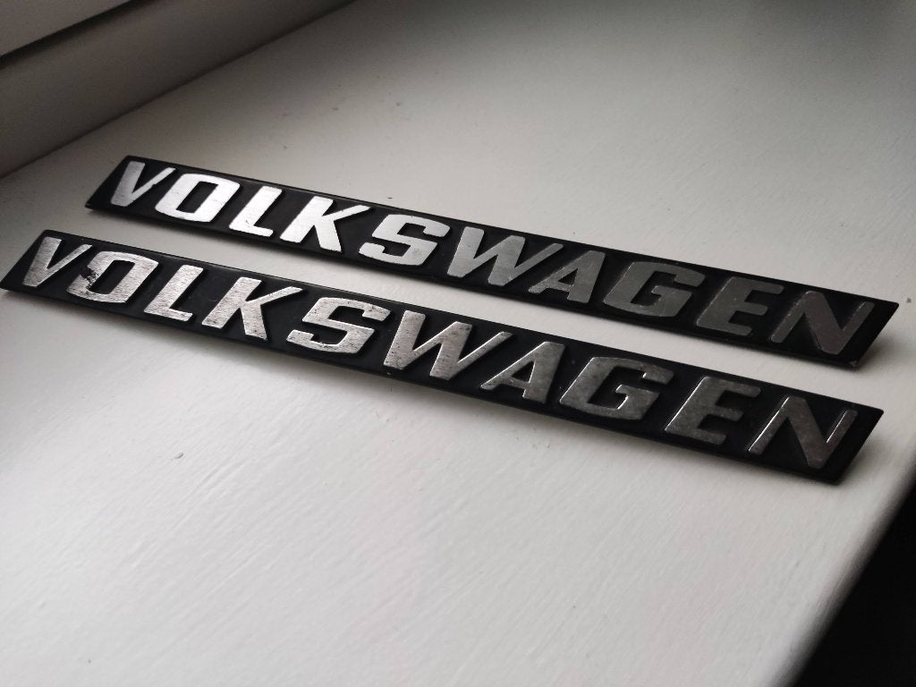 2x Volkswagen 321853685 embleem logo, Auto diversen, Tuning en Styling, Ophalen of Verzenden