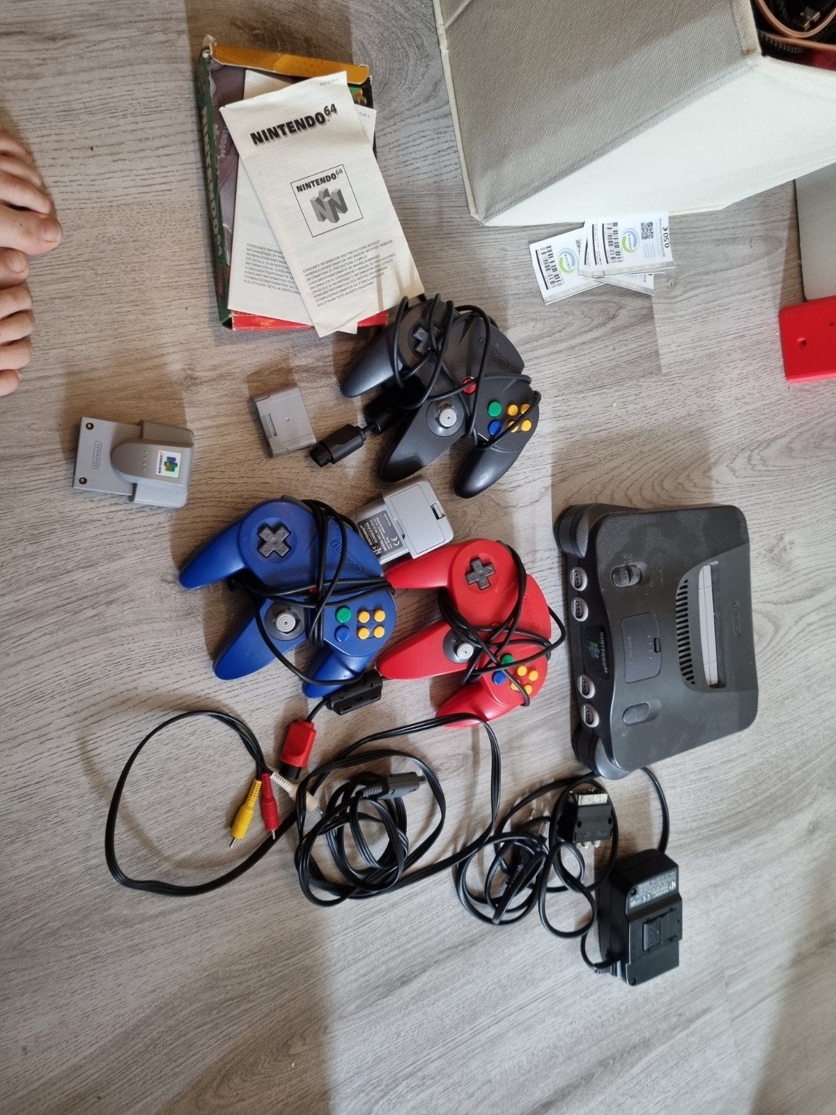 Nintendo 64 console met 3 controllers en accessoires, Spelcomputers en Games, Ophalen, Gebruikt, Met 3 controllers of meer, Met geheugenkaart