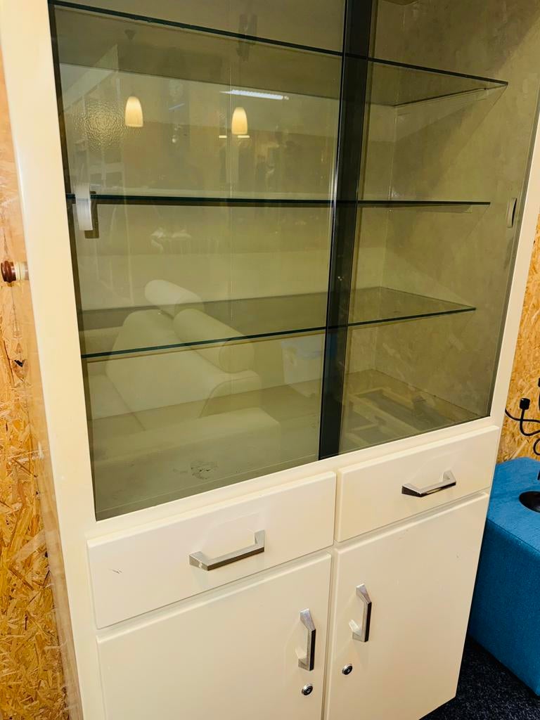 Vintage Medische kast apothekerskast dokters kast, Huis en Inrichting, Kasten | Vitrinekasten, Ophalen of Verzenden, A, A, A