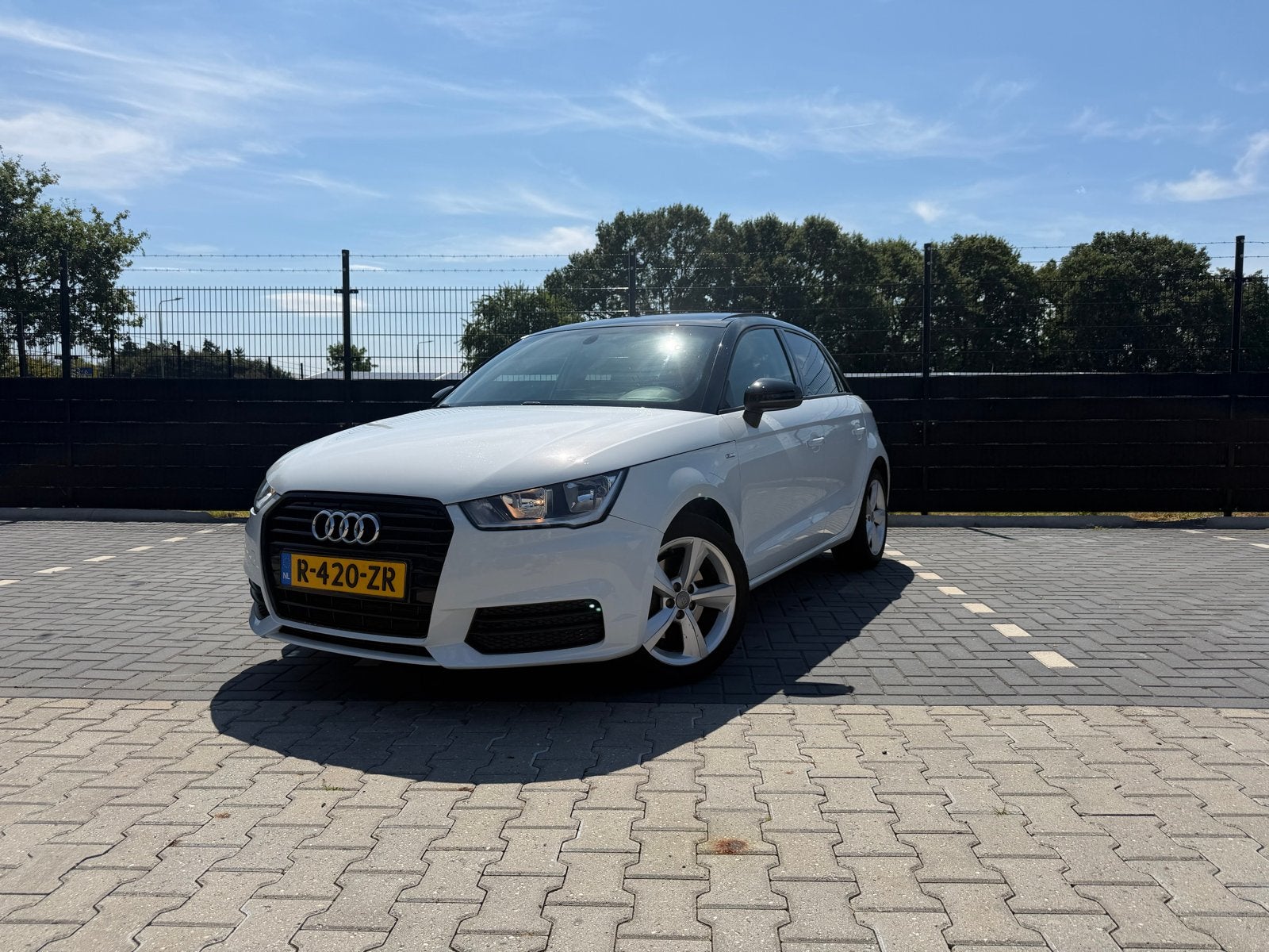 Audi A1 1.4 Tfsi 150pk CoD 2015 Wit PANORAMA, Auto's, Audi, A1, 4 cilinders, 4 stoelen, 610 kg