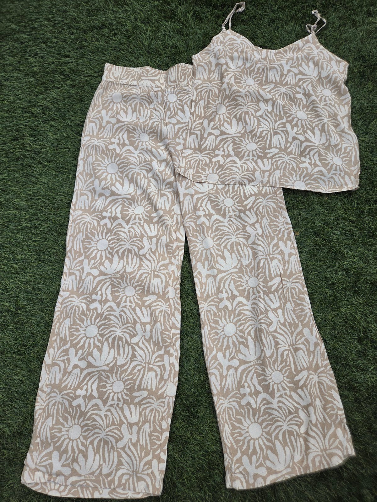 beige set van Fluresk broek maat M top maat S, Kleding | Dames, Beige, Ophalen of Verzenden, Zo goed als nieuw, Maat 36 (S)