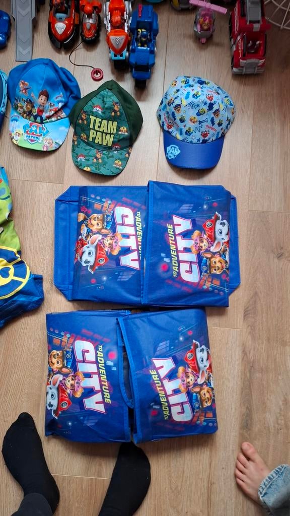 Paw Patrol speelgoed, tassen, petten en dekbedovertrek, Ophalen, Zo goed als nieuw