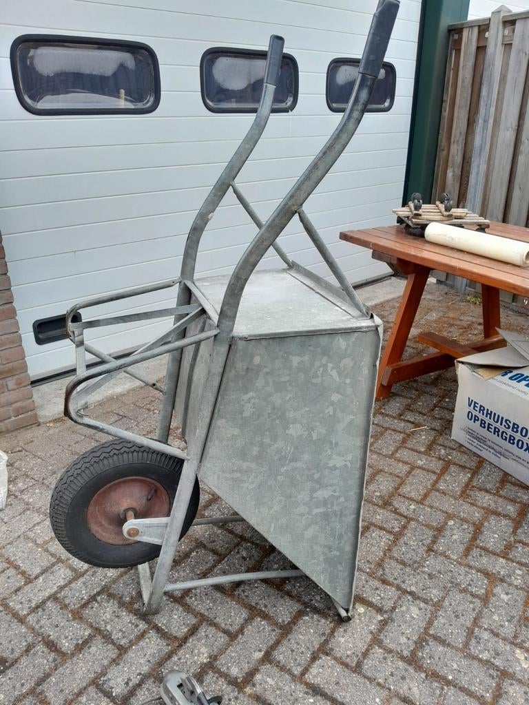 Robuuste kruiwagen met metalen bak, Tuin en Terras, Kruiwagens, Ophalen of Verzenden, Gebruikt, Handmatig, Eenwielig