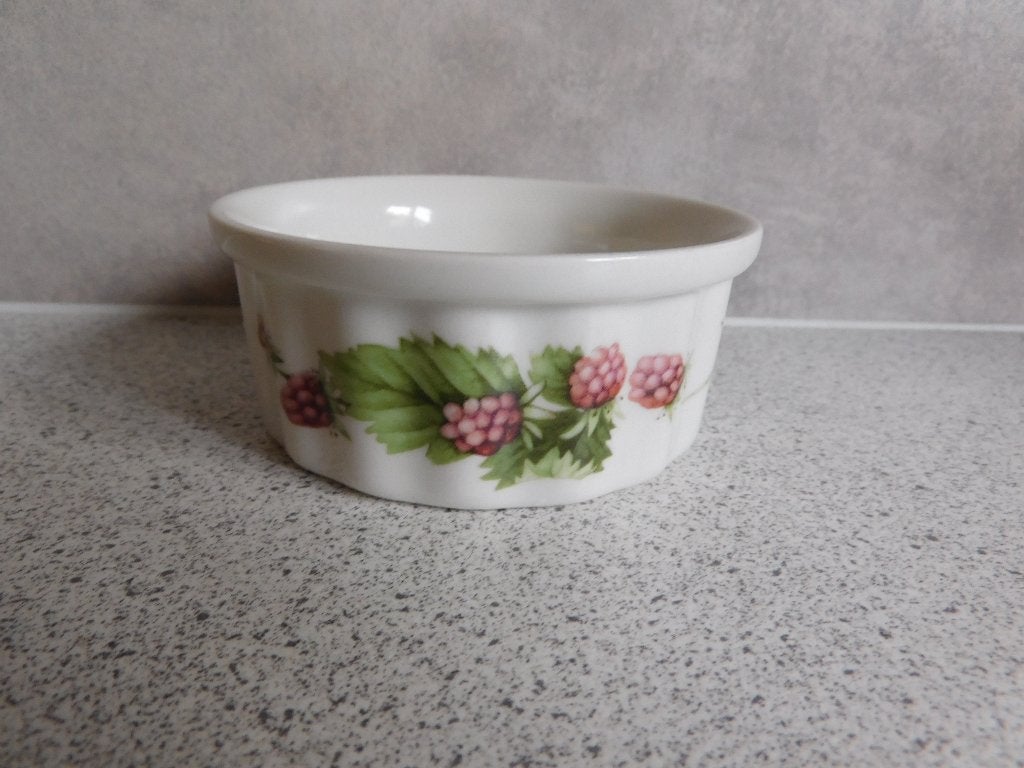 Ramekin 10x4 cm. Bosvruchten Wedgwood Marjolein Bastin, Ophalen of Verzenden, Zo goed als nieuw, Landelijk/Boerenbont, Overige typen