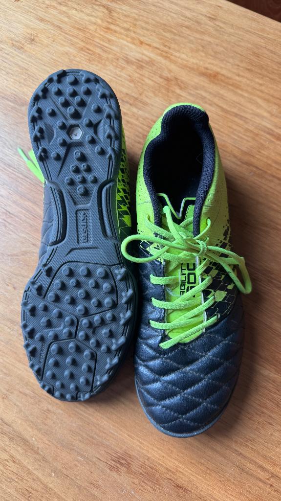 Kipsta voetbalschoenen kunstgras 39 zgan, Schoenen, Zo goed als nieuw, Maat M, Ophalen of Verzenden
