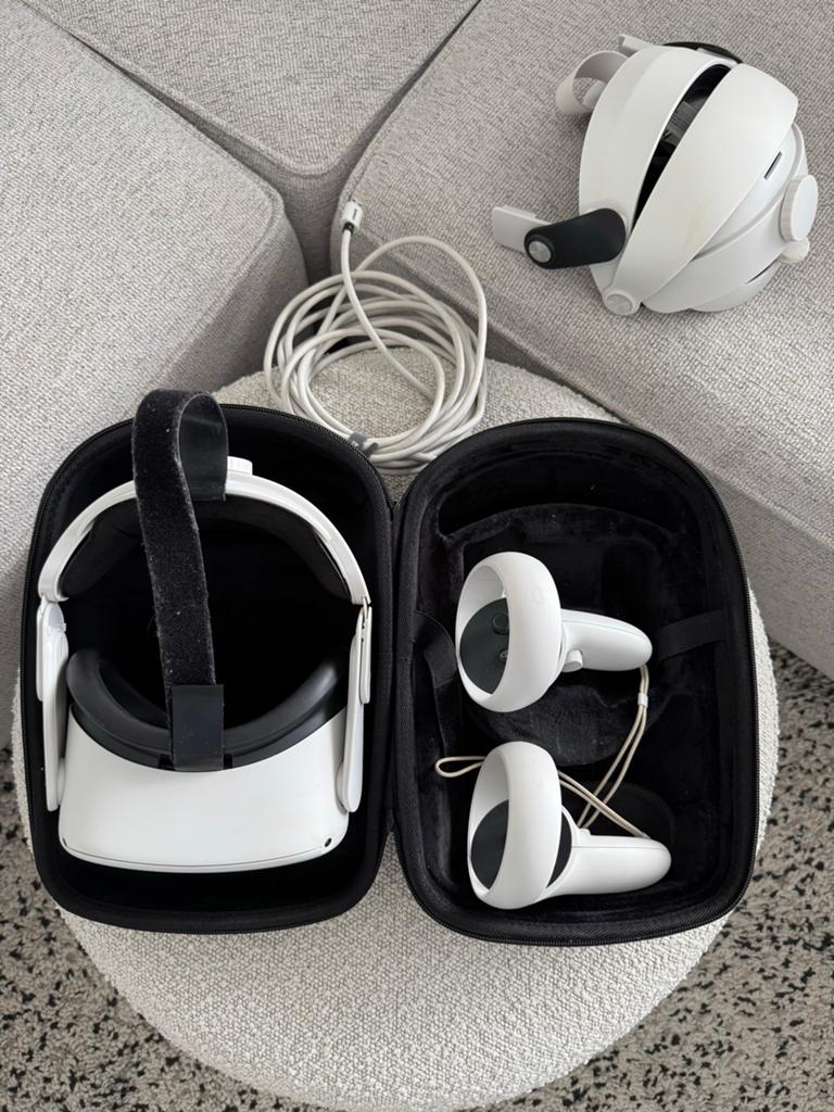 Oculus Quest 2 VR-bril met accessoires, Ophalen of Verzenden, Zo goed als nieuw, VR-bril, Overige platformen