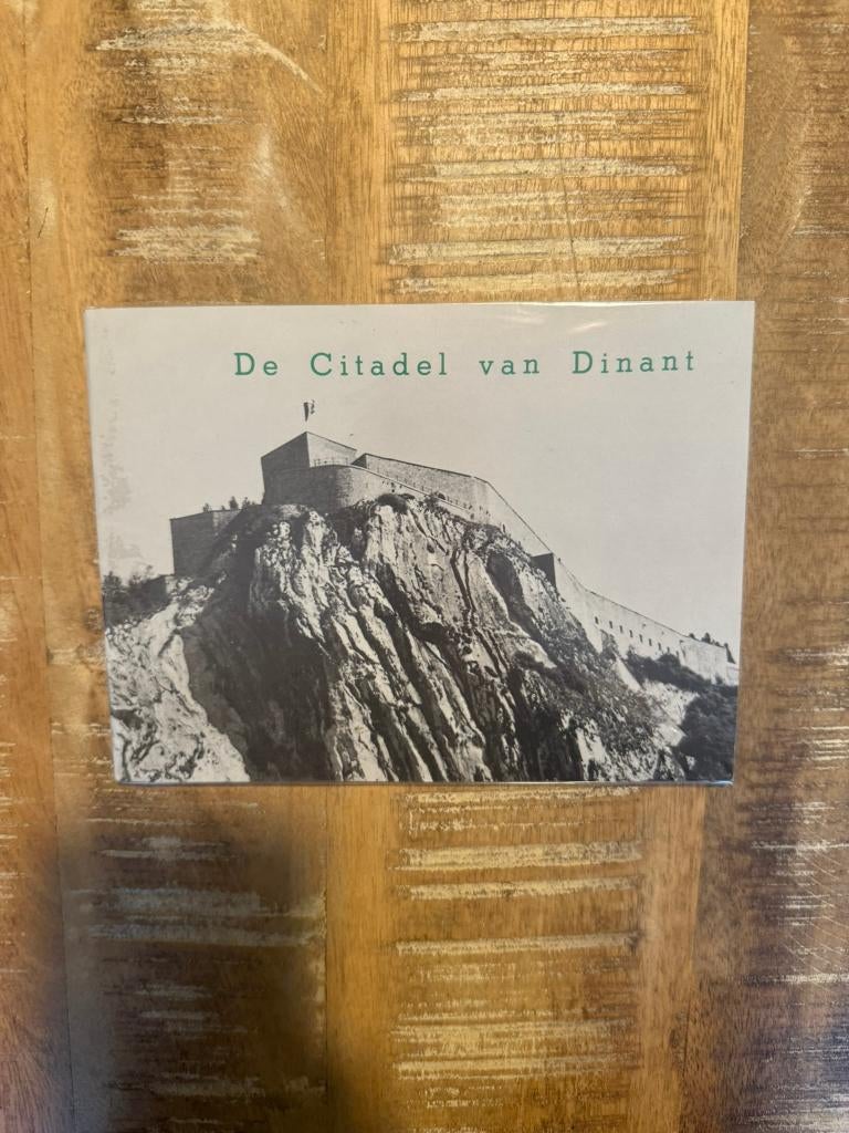 De Citadel van Dinant *vintage toeristische gids*, Michel Bourdeaux, Ophalen of Verzenden, Reisgids of -boek, Benelux