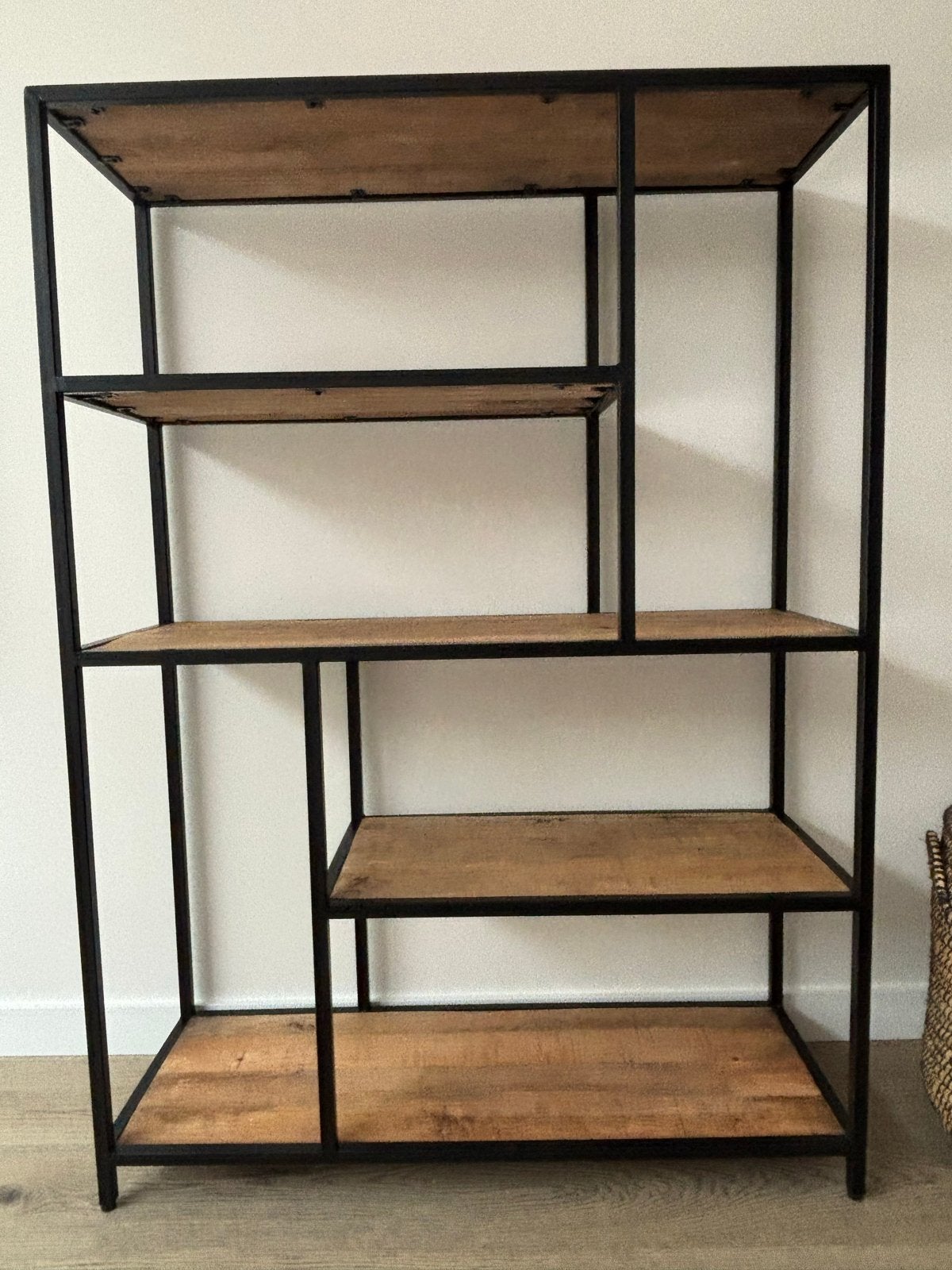 Moderne stijlvolle kast met 6 vakken  - 105x147x38 cm, Ophalen, Zo goed als nieuw