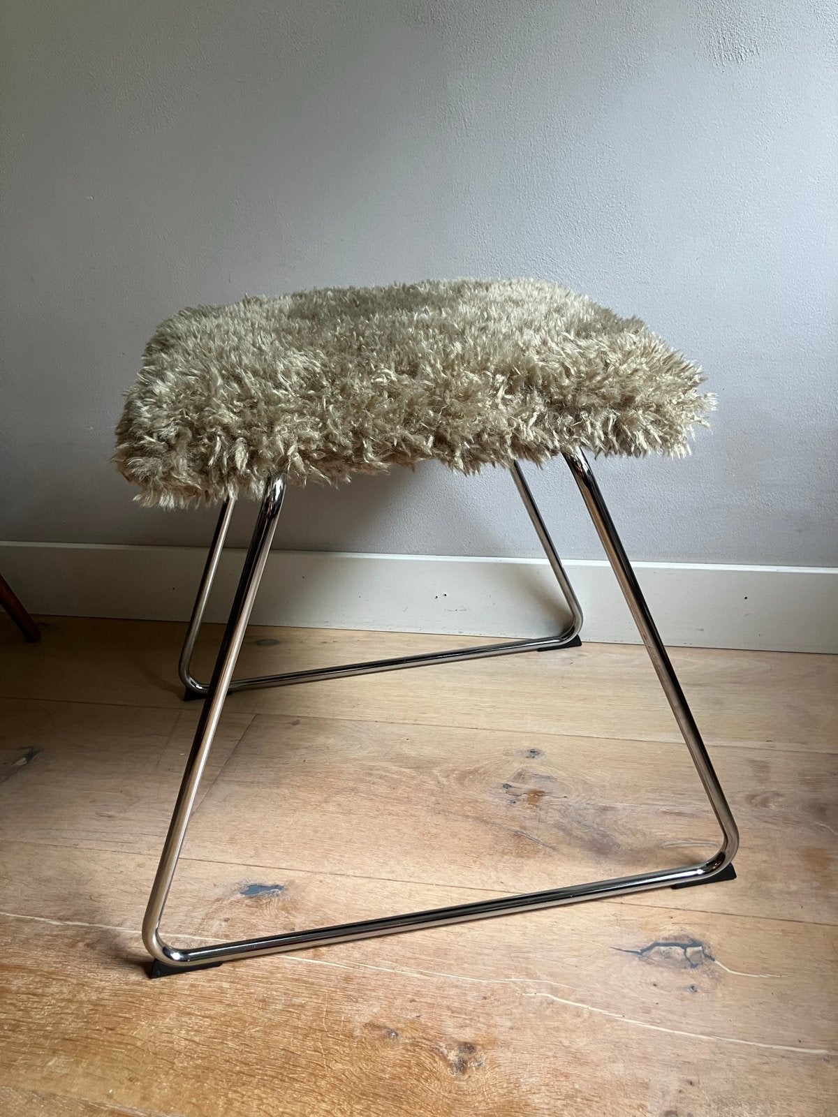 IKEA Volfgang kruk met pluizige Doodle Desert bekleding, Ophalen of Verzenden, Zo goed als nieuw, Staal