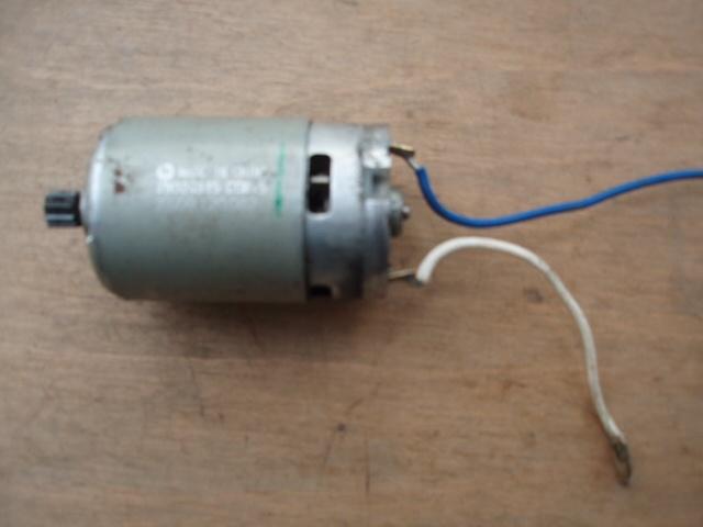 Elektromotor Mini 12 volt met tandwiel, Ophalen of Verzenden, Gebruikt