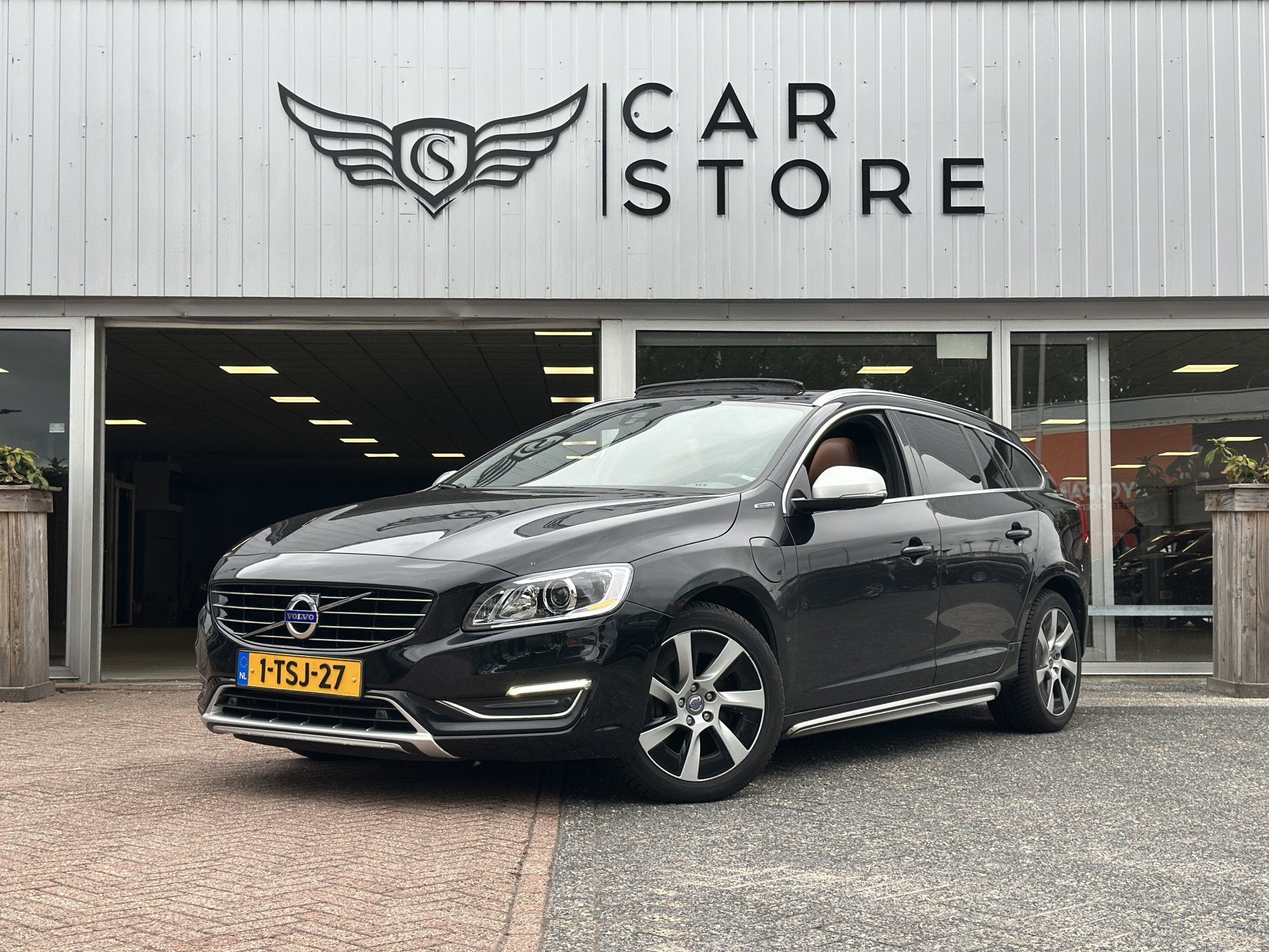 Volvo V60 2.4 D6 AWD Plug-In Hybrid Summum |PANO|CAMERA|LEDE, Auto's, Automaat, Zwart, Vierwielaandrijving, 212 €/maand