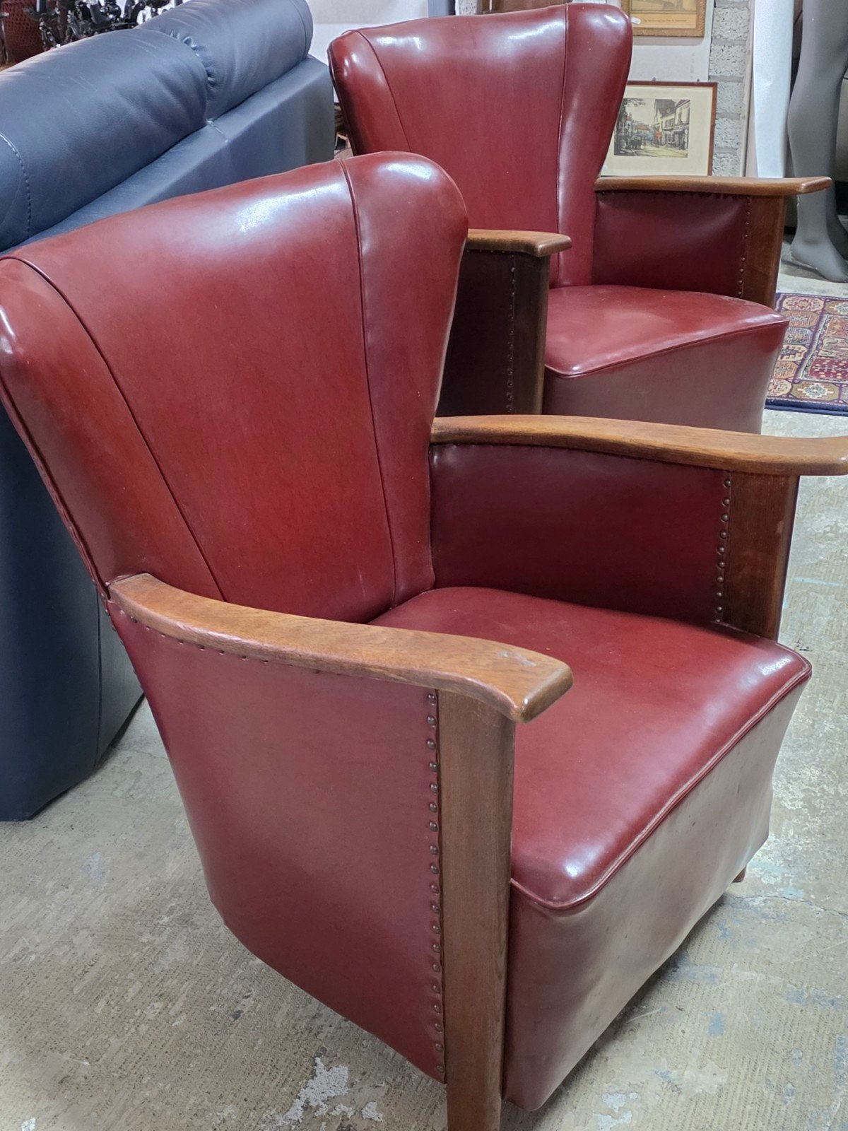 twee Vintage fauteuil rood leer met houten armleuningen, Ophalen of Verzenden
