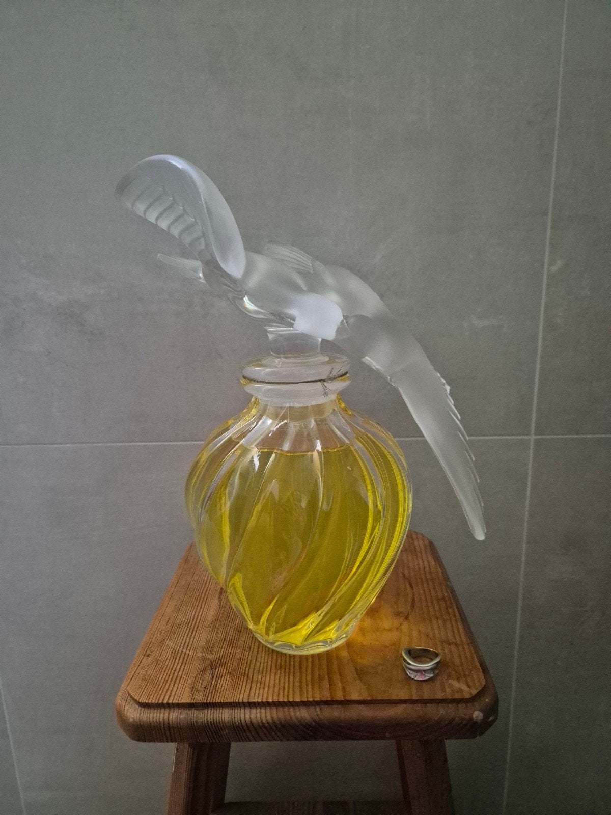 Grote displayfles Lalique van Nina Ricci l'air du temps, Ophalen of Verzenden, Zo goed als nieuw, Overige typen