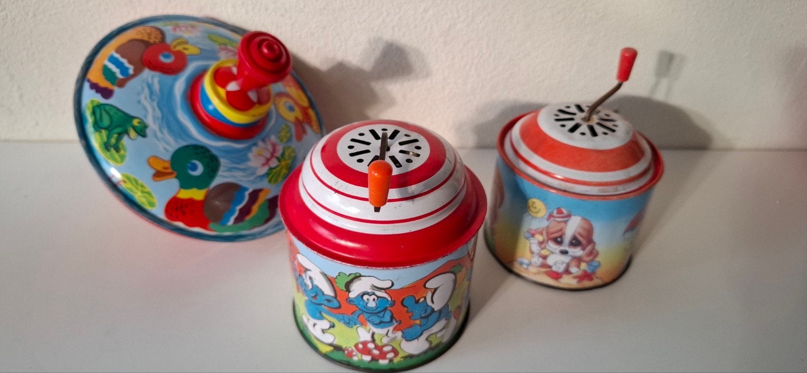 Vintage blikken speelgoed: 2 muziekdoosjes en 1 tol LBZ, Ophalen of Verzenden, Gebruikt, Jongen of Meisje