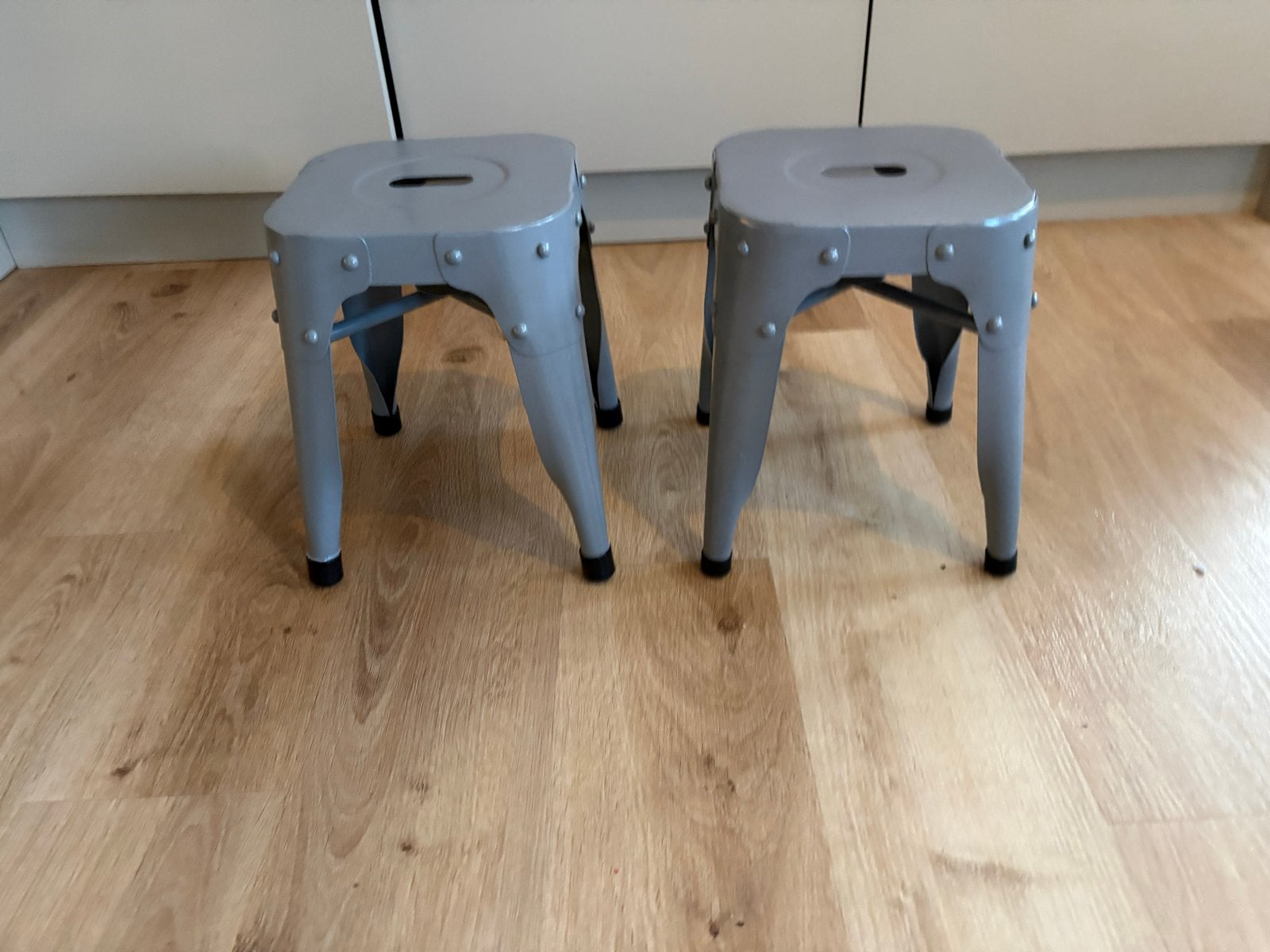 Set van 2 grijze metalen krukjes voor kinderen, Ophalen, Gebruikt, Staal