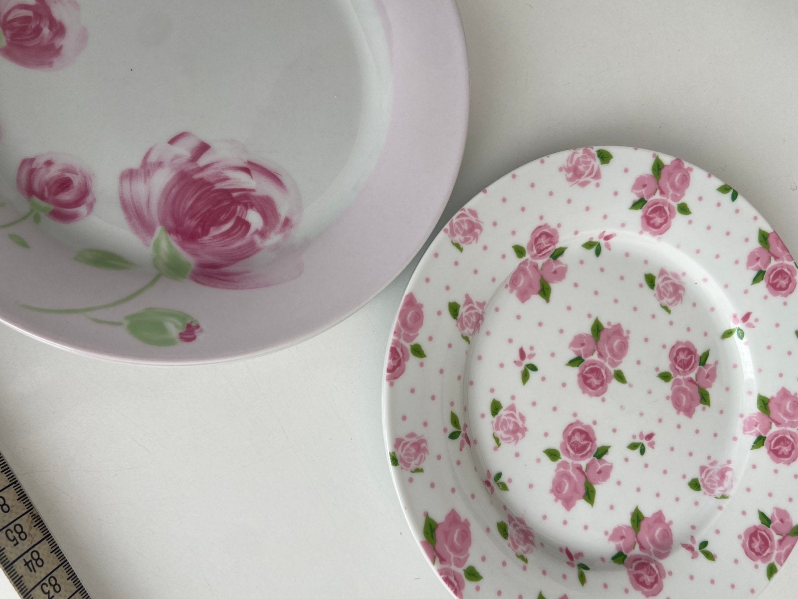 Set van 4 roze borden met rozenprint, Huis en Inrichting, Gebruikt, Keramiek, Ophalen of Verzenden, Bord(en)