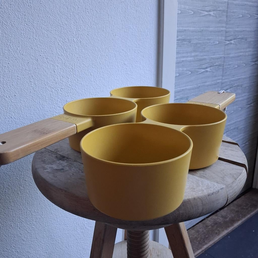 Gusta Snack Bakjes - Set 4 Gele Schalen met Houten Handv, Huis en Inrichting, Overige typen, Gusta, Ophalen of Verzenden, Zo goed als nieuw