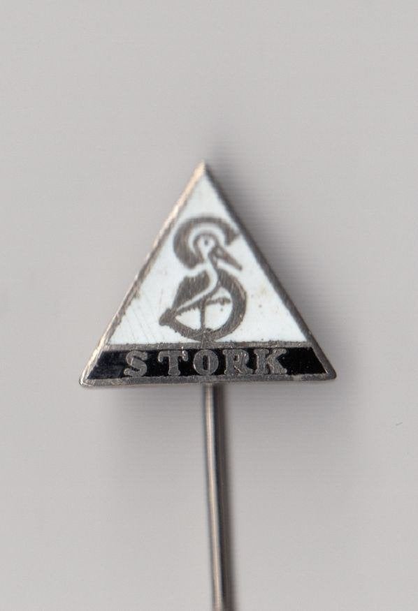 Stork Wit Zwart Dieselmotoren Scheepvaart speldje Logo, Verzamelen, Gebruikt, Verzenden, Transport, Speldje of Pin