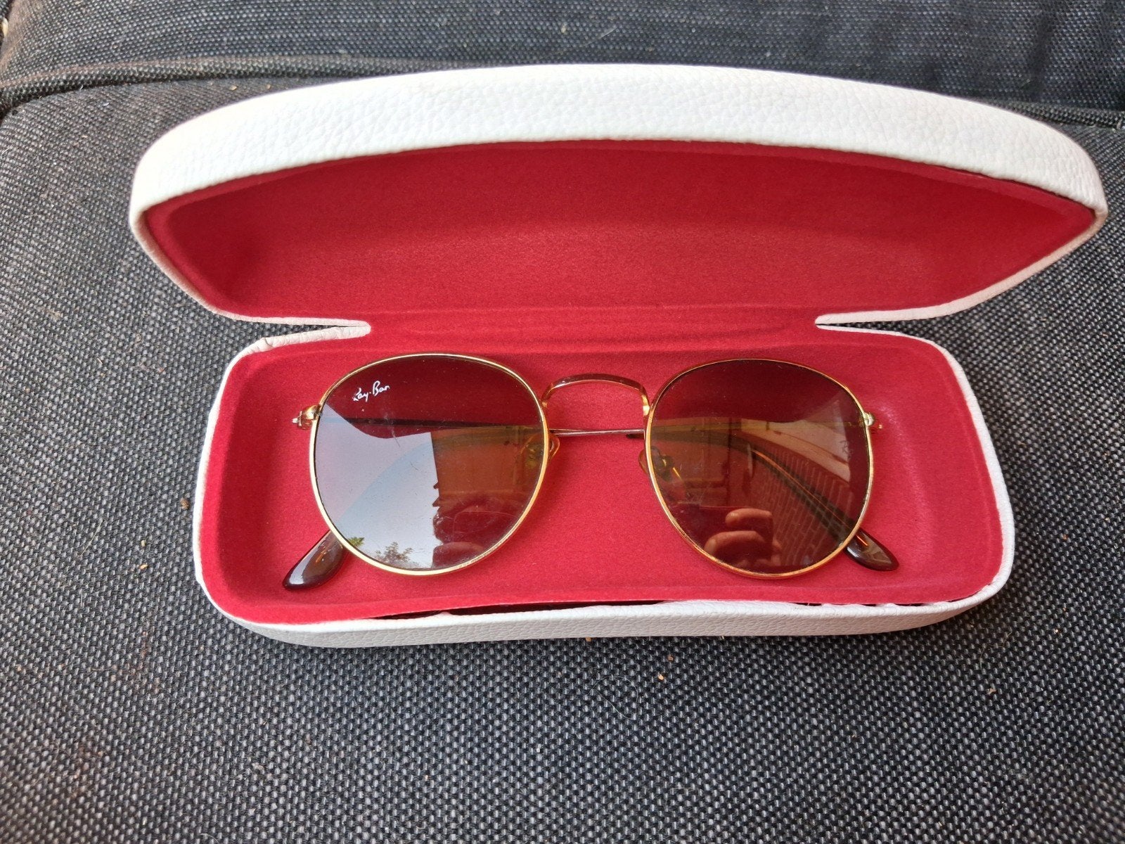 Ray-Ban Round Metal (RB3447) in een goudkleurig montuur, Zonnebril, Bruin, Ophalen of Verzenden, Zo goed als nieuw