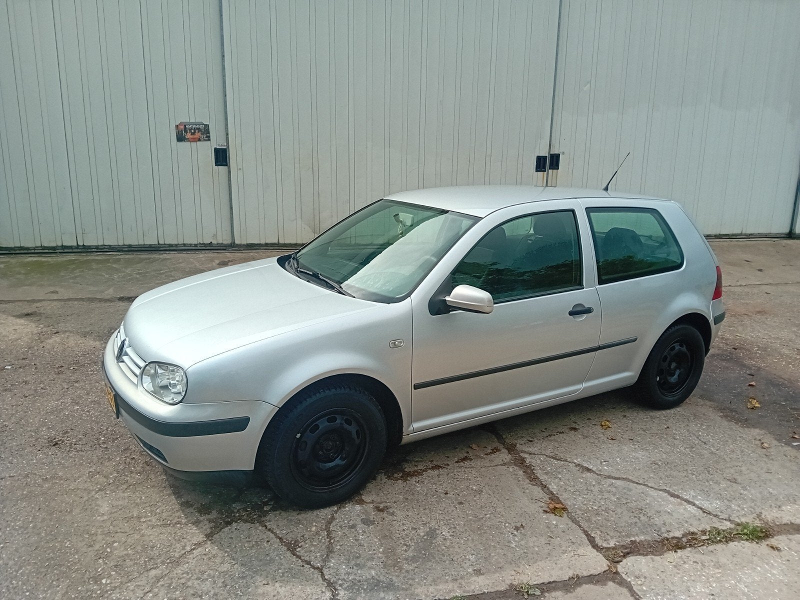 Volkswagen Golf 1.4 55KW 2001 Grijs Nieuwe apk, Auto's, Volkswagen, Voorwielaandrijving, 1037 kg, 15 km/l, 74 pk
