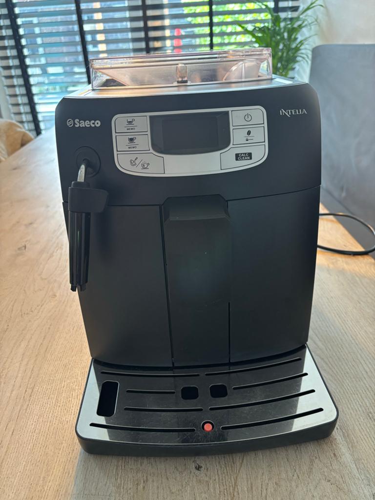 Saeco Intelia volautomatische espressomachine, Ophalen, Afneembaar waterreservoir, Gebruikt, Espresso apparaat