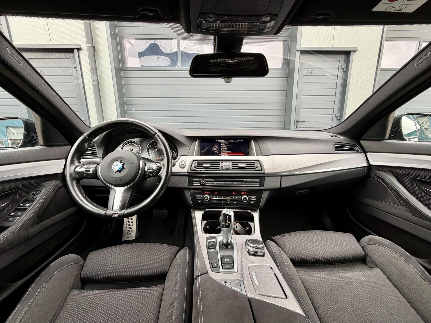 BMW 5-serie F10 520i -184pk | M SPORT | Automaat | 146.000 k, Auto's, Automaat, Dealer onderhouden, Gebruikt, 4 cilinders