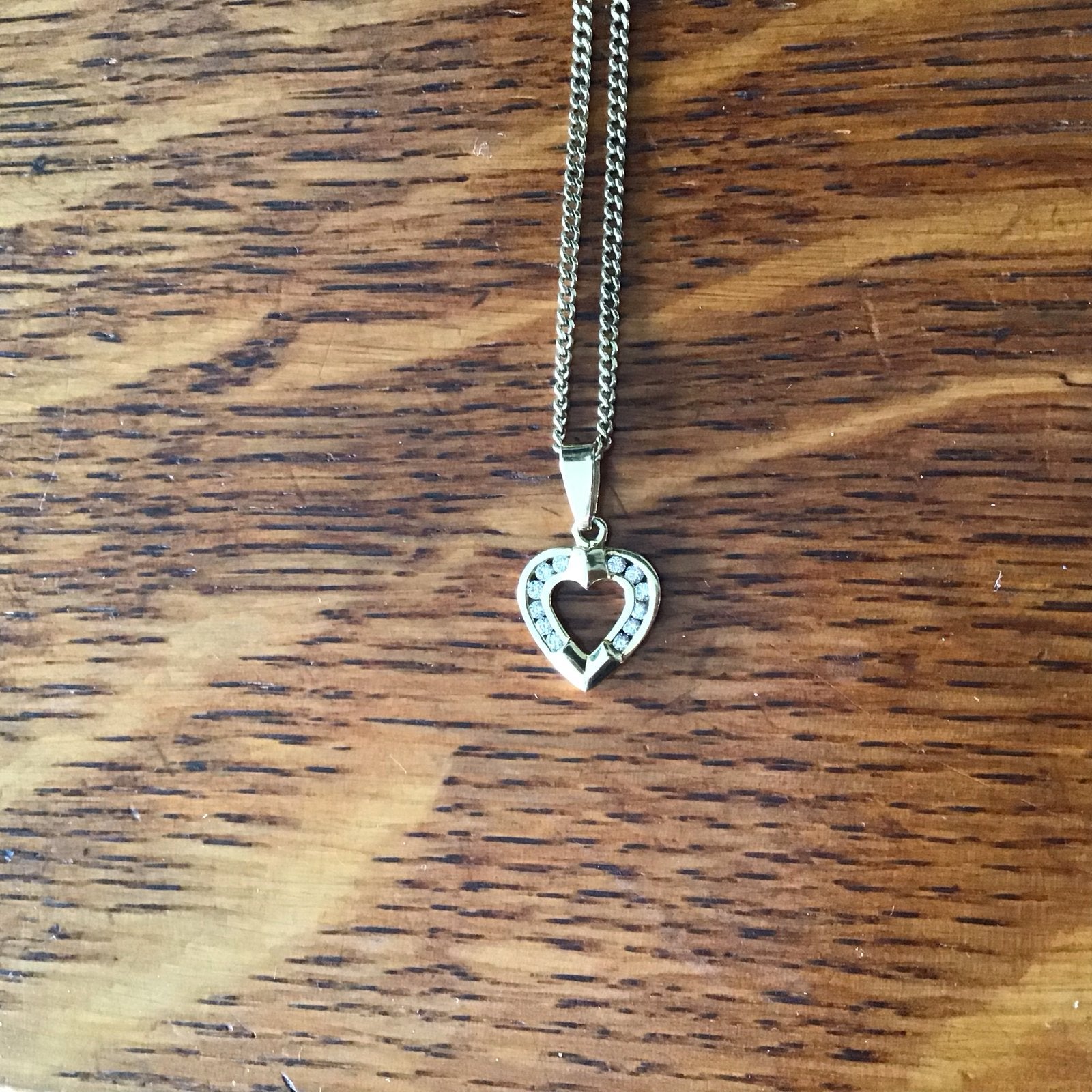 Gouden ketting met hartvormige hanger en zirkonen., Ophalen, Gebruikt, Goud, Met hanger