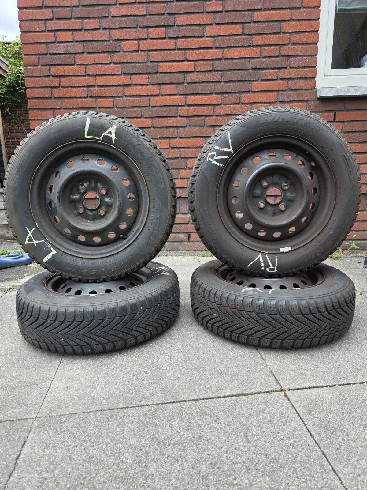 Pirelli Cinturato Winterbanden op stalen velgen 175/65 R14, Auto-onderdelen, Banden en Velgen, Ophalen, 14 inch, Gebruikt, 175 mm
