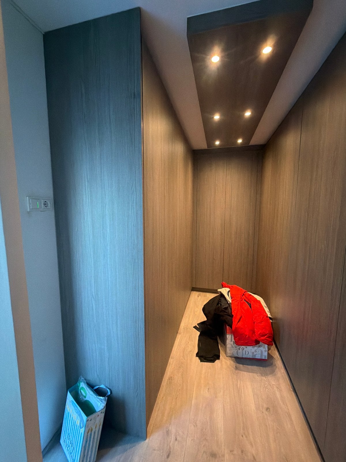 Op Maat Gemaakte Kastenwand met 9 Deuren - Plafondhoogte, Huis en Inrichting, Kasten | Kledingkasten, Ophalen, Gebruikt, 200 cm of meer