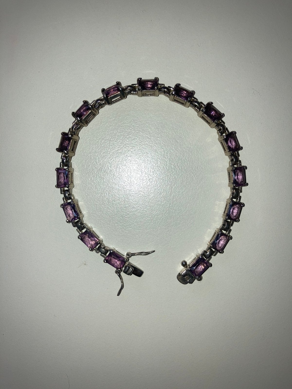 Prachtige zilveren tennisarmband met amethisten - 19,5 cm, Sieraden, Tassen en Uiterlijk, Ophalen of Verzenden, Zo goed als nieuw