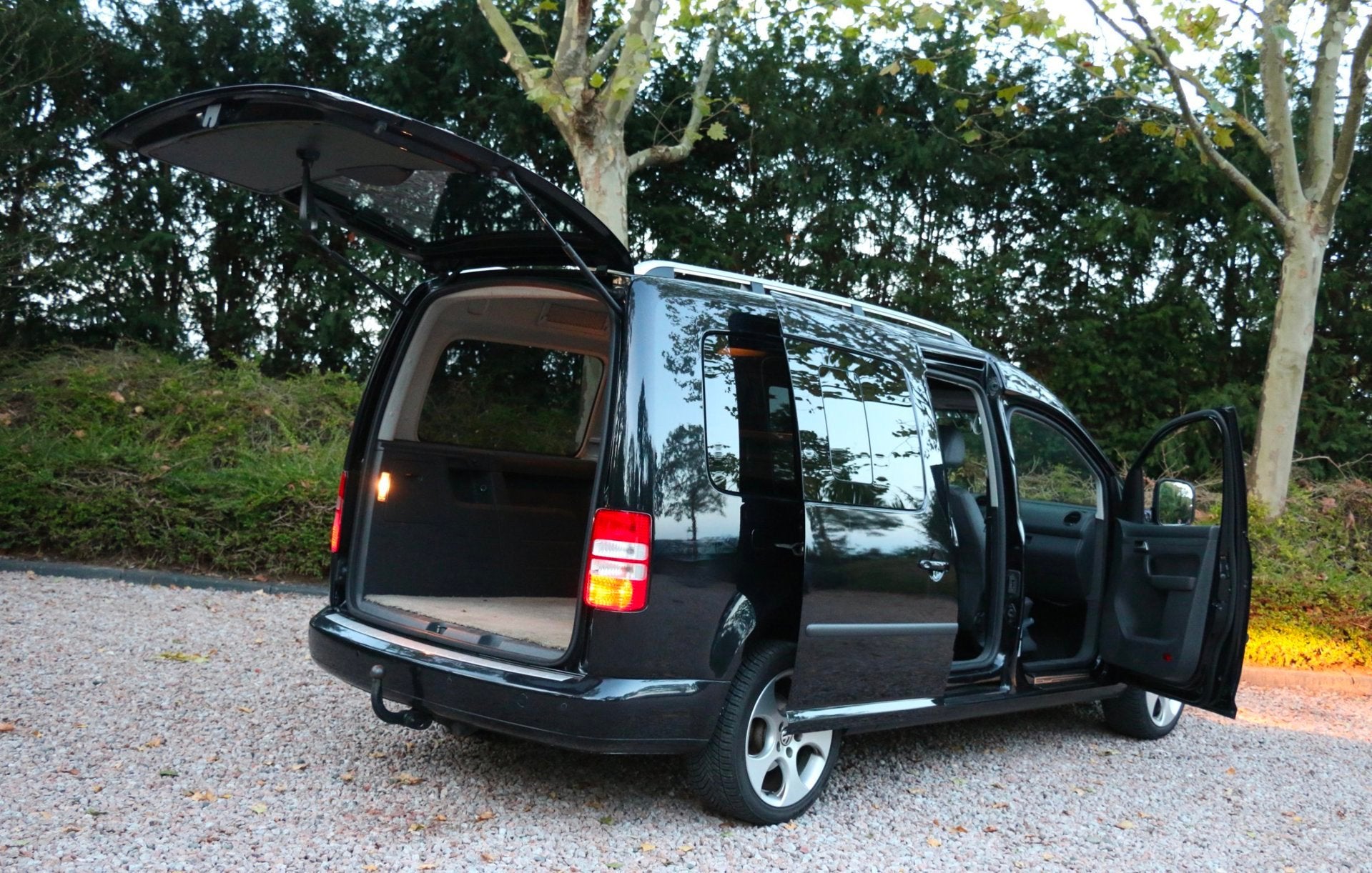 Volkswagen Caddy 1.6 TDI Maxi Aut DSG Marge Dubbele Cabine g, Gebruikt, Zwart, 102 pk, Bedrijf
