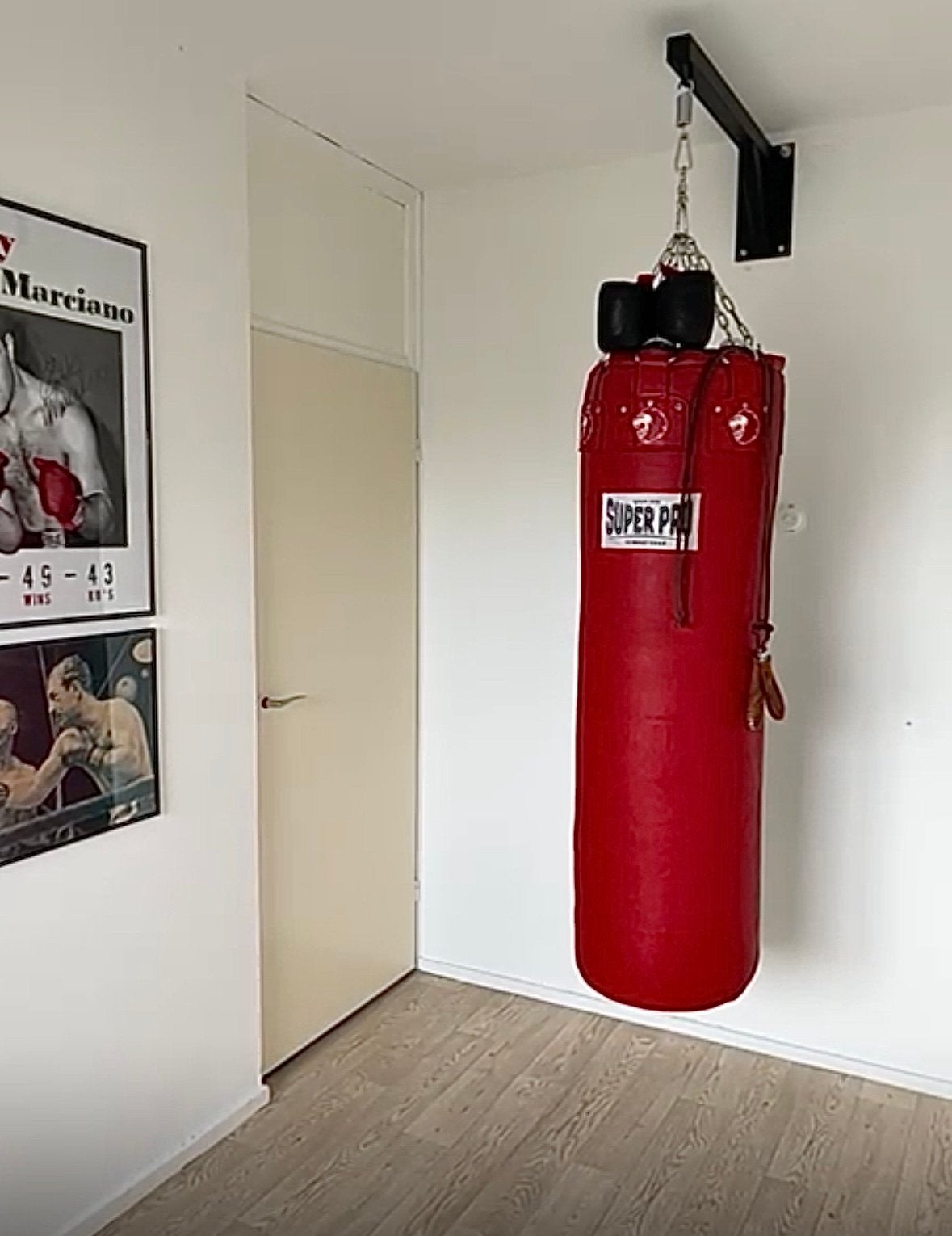 Super Pro Bokszak - Zwart/Rood met Ophangsysteem, Ophalen, Zo goed als nieuw, Bokszak