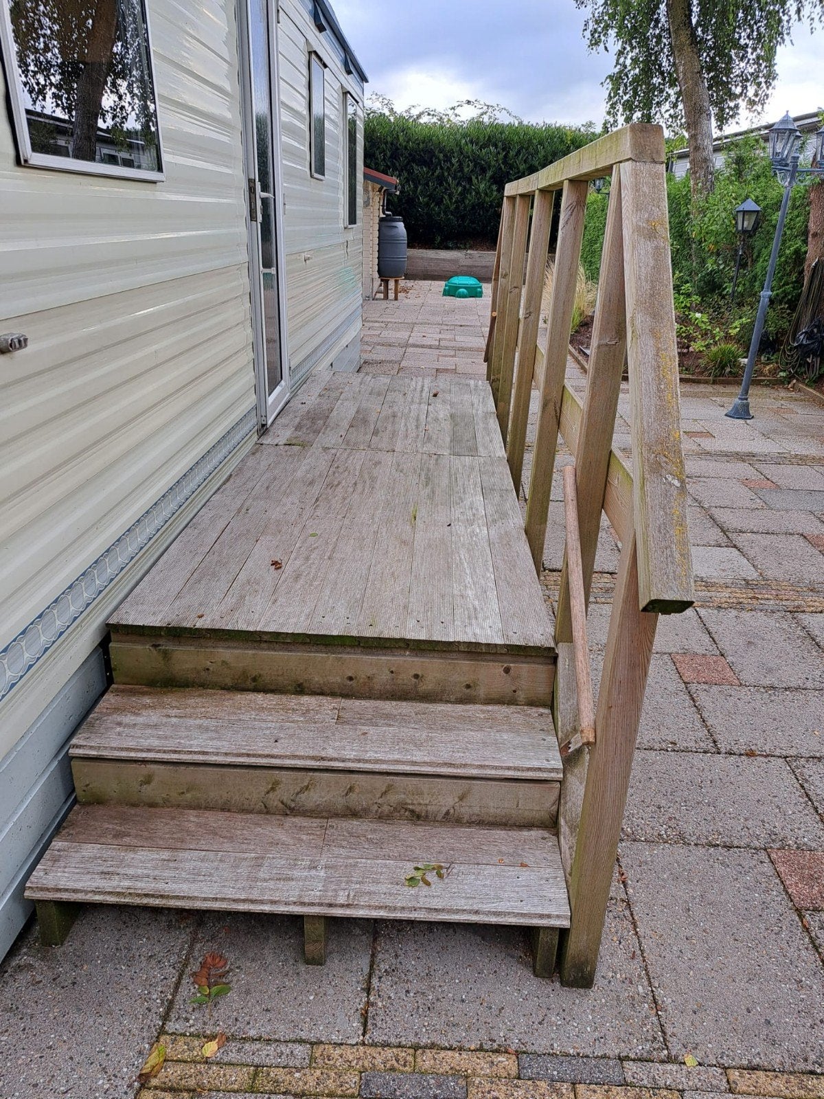 Zelfgemaakt houten bordes/veranda voor caravan (425x122), Ophalen