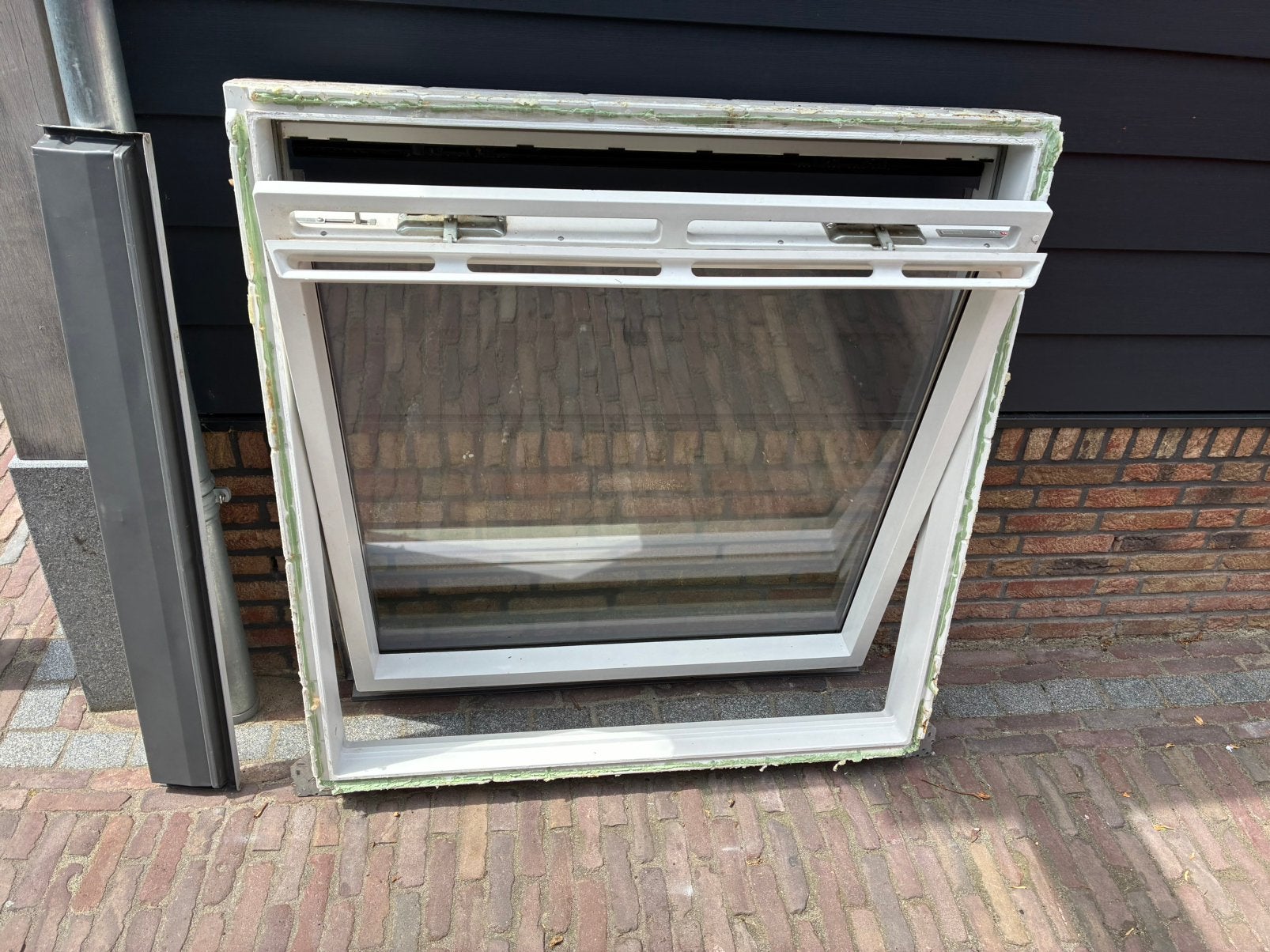 VELUX 114x118 kunststof dakraam kantelraam zolderraam, Ophalen, Gebruikt, Kunststof