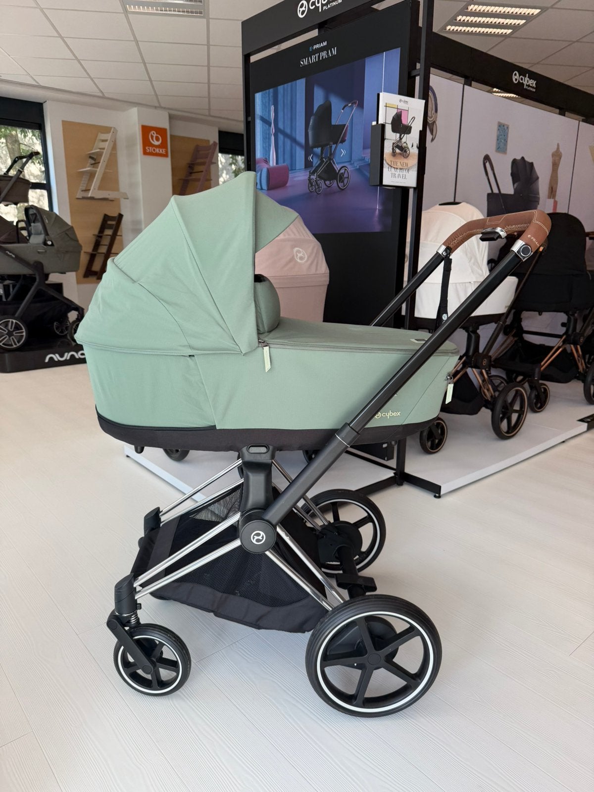 Showmodel Cybex E-Priam 4 Kinderwagen Leaf Green, Kinderen en Baby's, Buggy's, Ophalen, Zo goed als nieuw