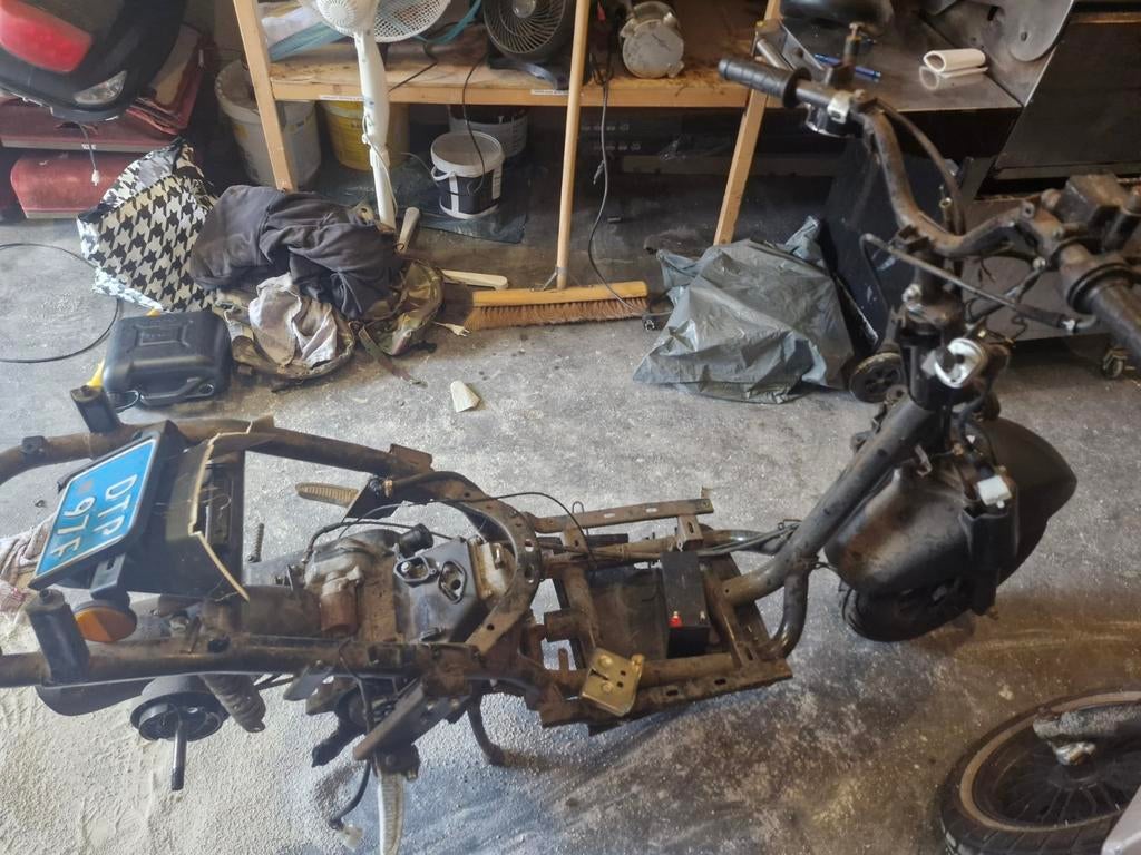Riva frame te koop, eventueel met motorblok, Fietsen en Brommers, Brommeronderdelen | Scooters, Gebruikt, Overige merken, Frame