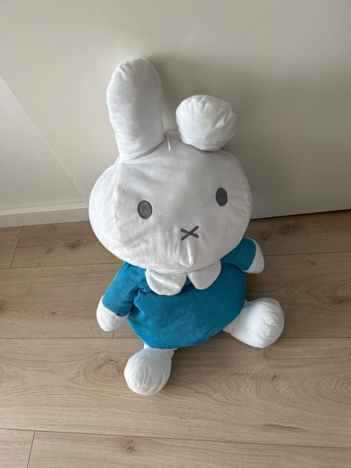Grote Nijntje knuffel in blauwe jurk - Zo goed als nieuw, Kinderen en Baby's, Overige merken, Konijn, Nijntje, Ophalen of Verzenden