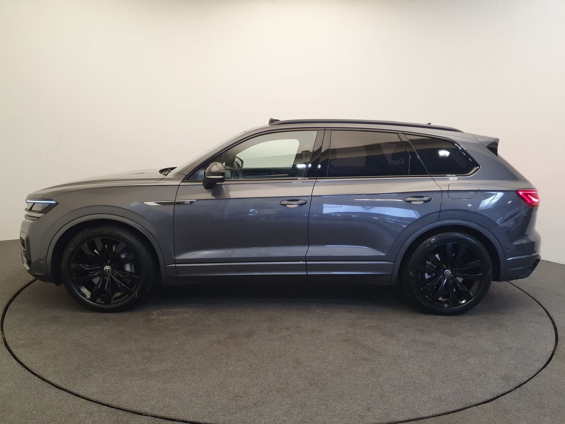 Volkswagen Touareg 3.0 TSi eHybrid 463pk DSG/AUT 4MOTION R P, Auto's, Volkswagen, 12 maanden, 14 kWh, Gebruikt, 2995 cc